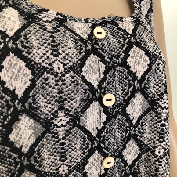 CAUTION TO THE WIND Womens Knitted Top  Tie Front Size Medium Juniors New - Picture 2 of 10